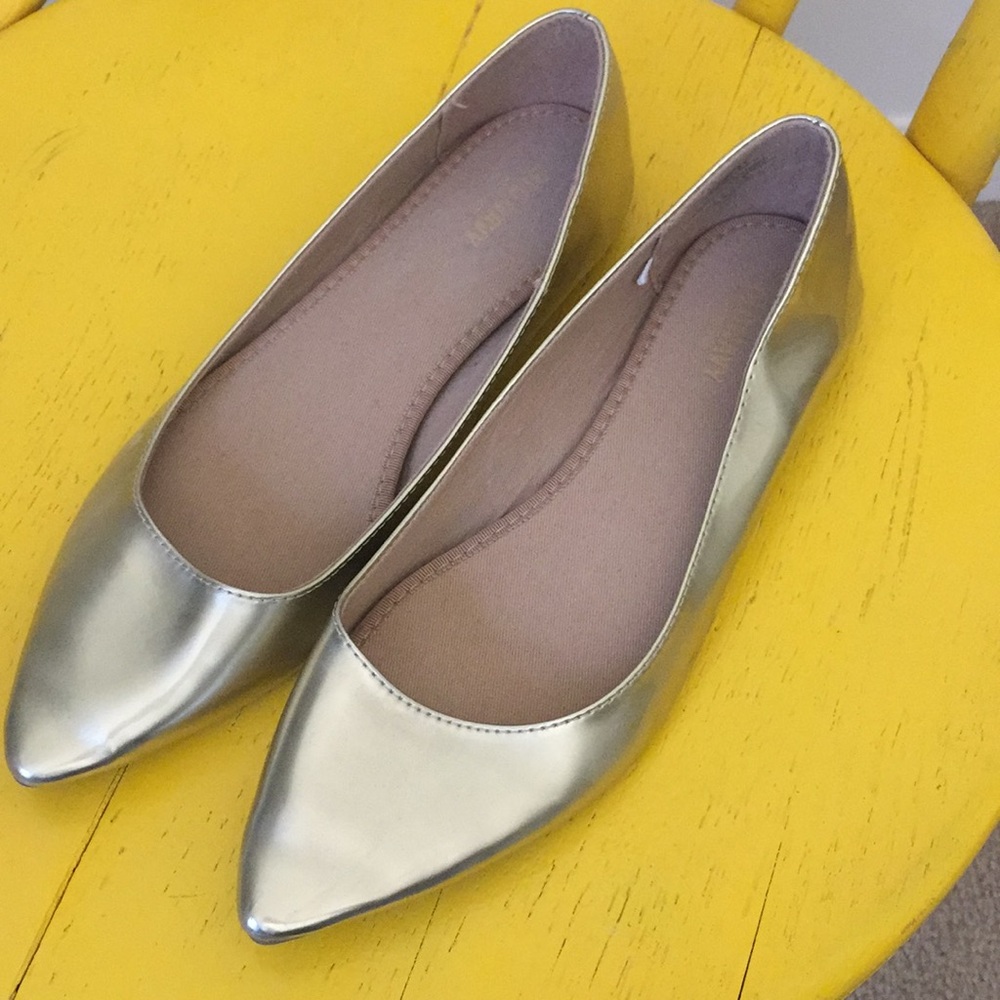 Old Navy, size 9, gold pointy toed flats